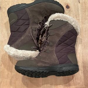 Columbia Women's Siberia SZ 10 Leather Waterproof omni-grip boots
